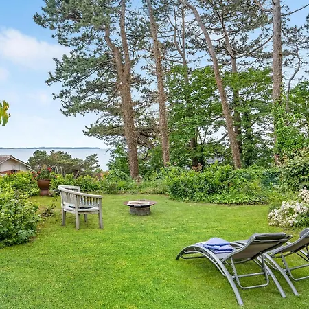 Gorgeous In With Kitchen Holiday home